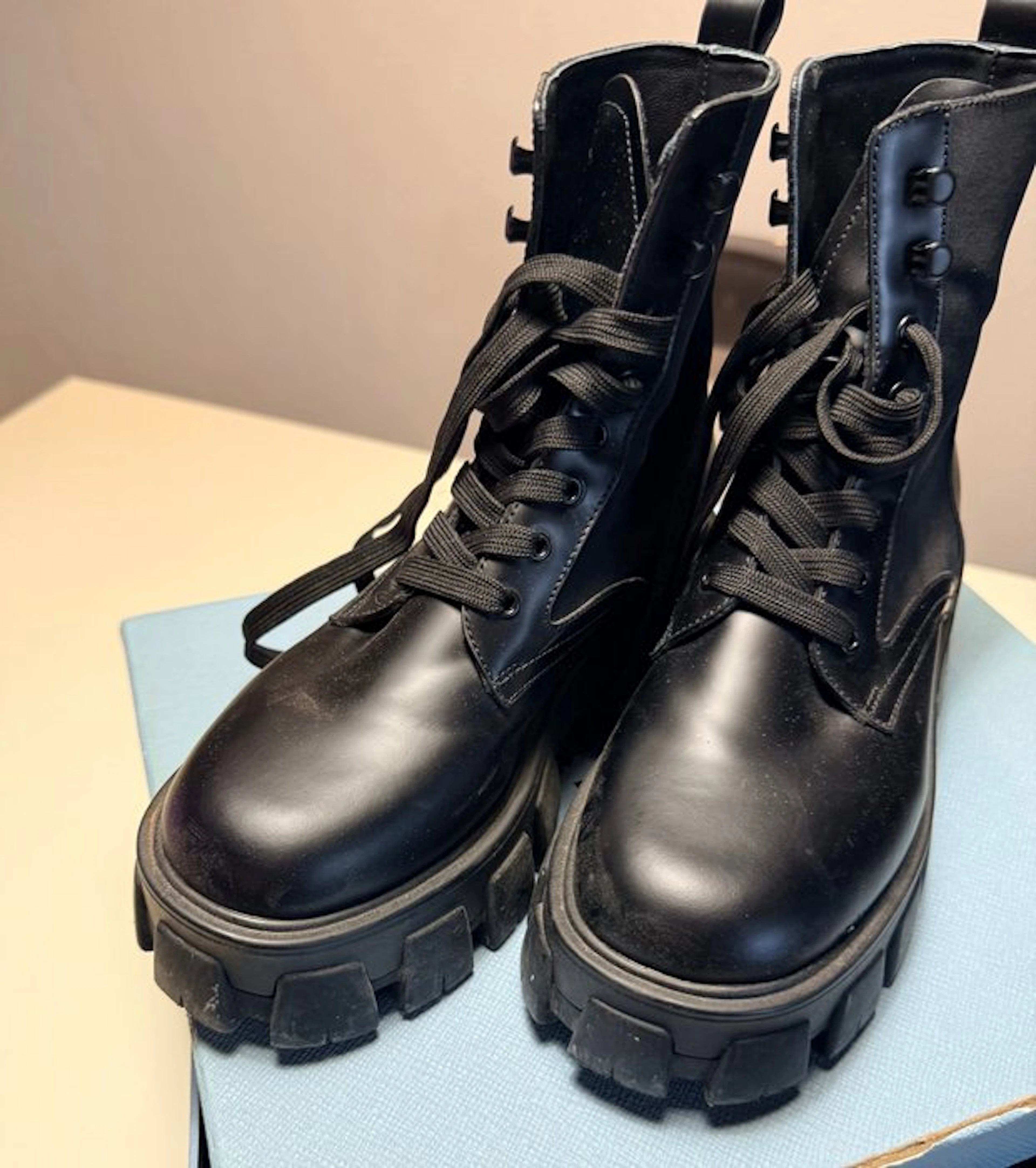 Prada - Lace-up shoes - Size: EU 40