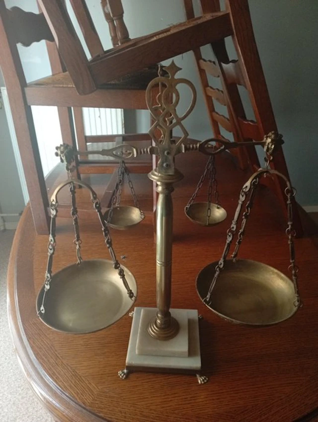 Balance or scale - Gilt brass