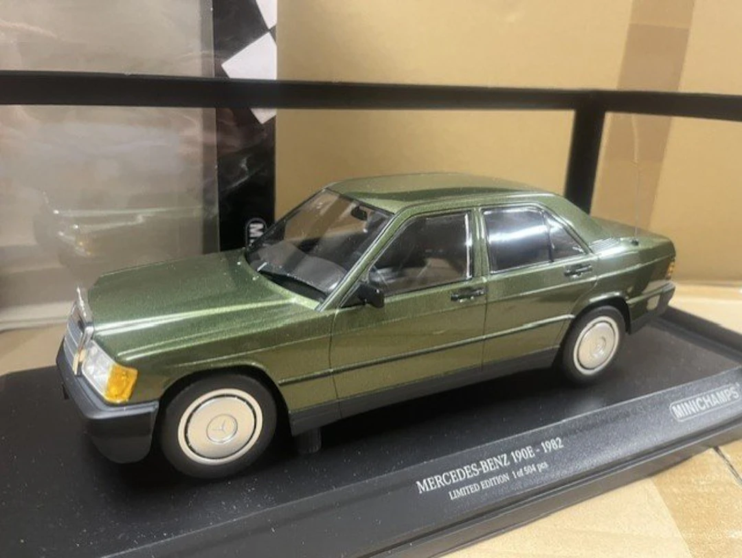 MiniChamps 1:18 - Model car - Mercedes-Benz 190E - 1982