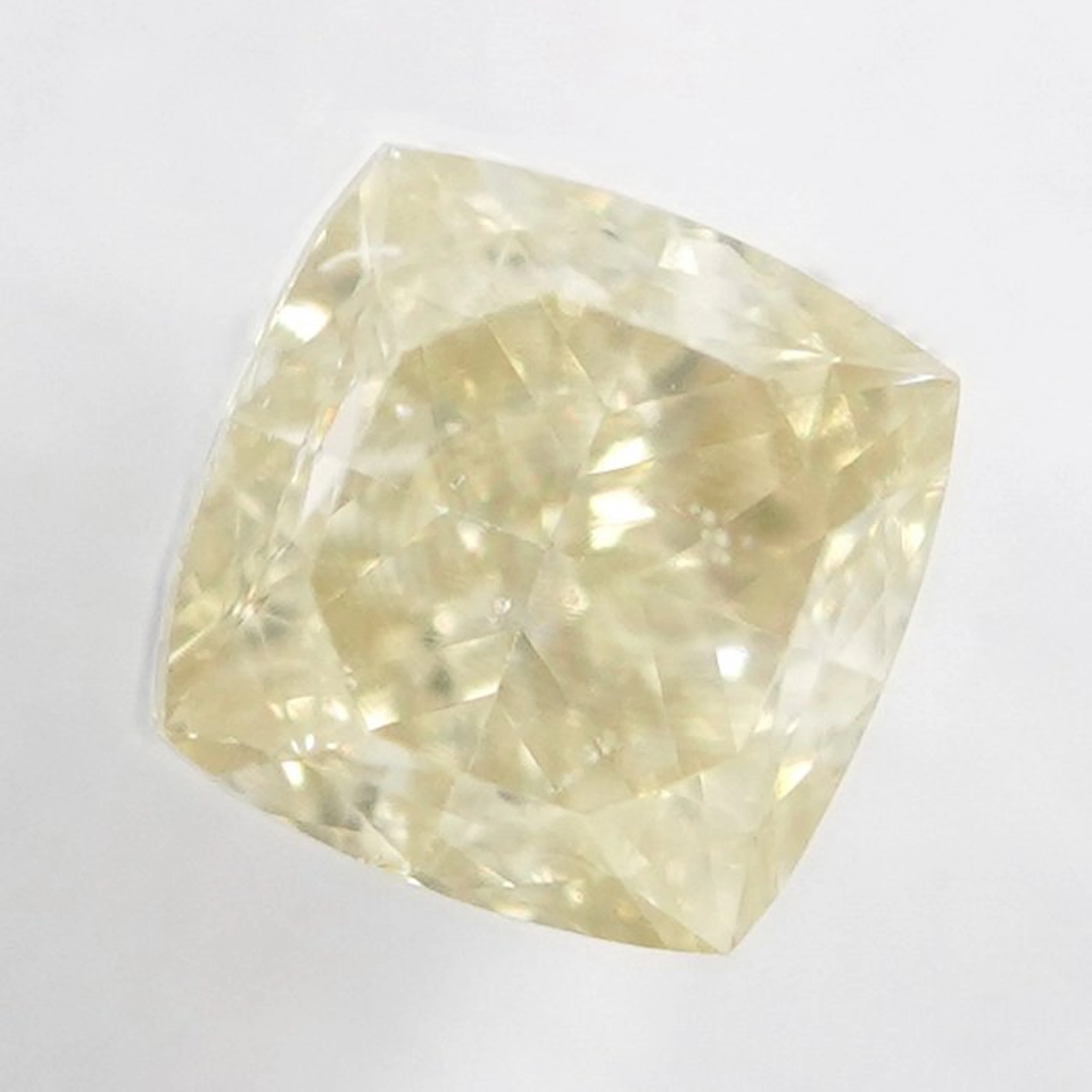 No reserve price - 1 pcs Diamond (Natural coloured)...