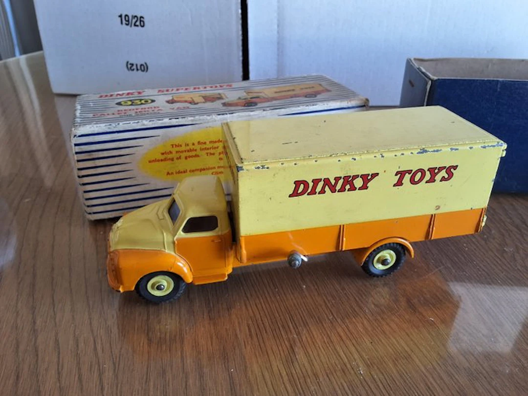 Dinky Toys 1:43 - Model truck - Bedford Pallet Jekta - in the original box