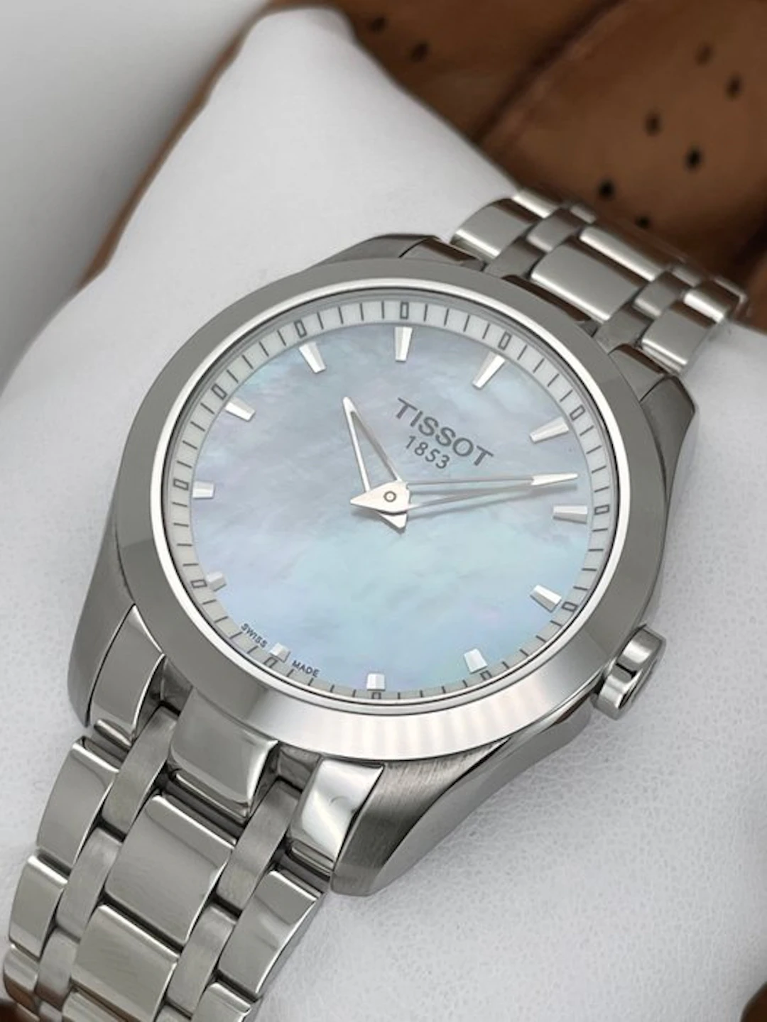 Tissot - Couturier Mother of Pearl - T035.246.11.111.00 - Women - 2010-2020