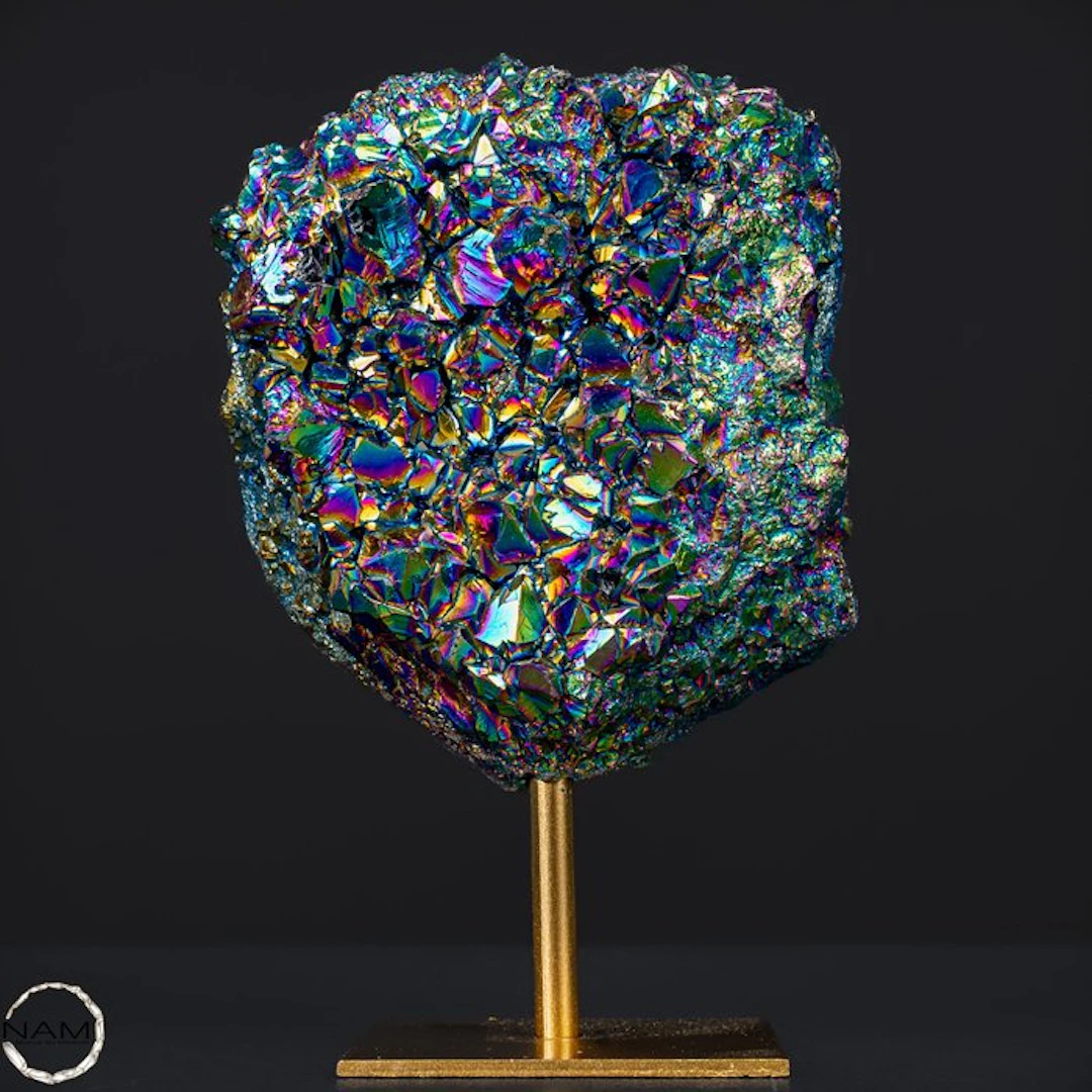 Unique Aura-Amethyst Druse on Stand – Shimmering magic in crystal