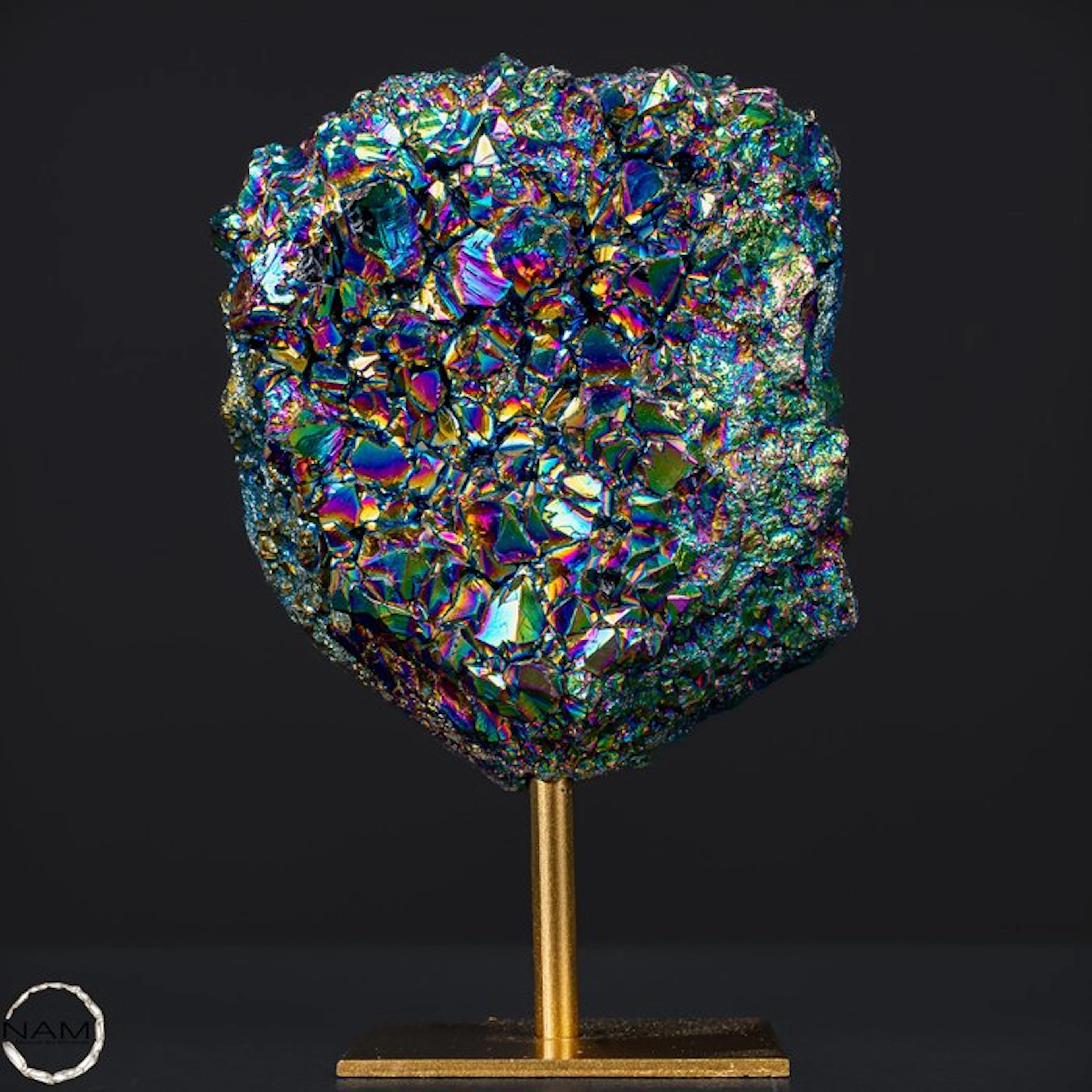 Unique Aura-Amethyst Druse on Stand – Shimmering magic in crystal