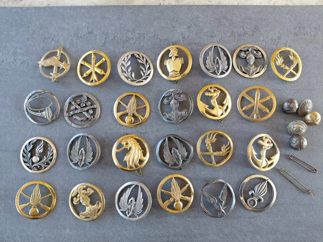France - Military uniform - Collection of military cap insignia