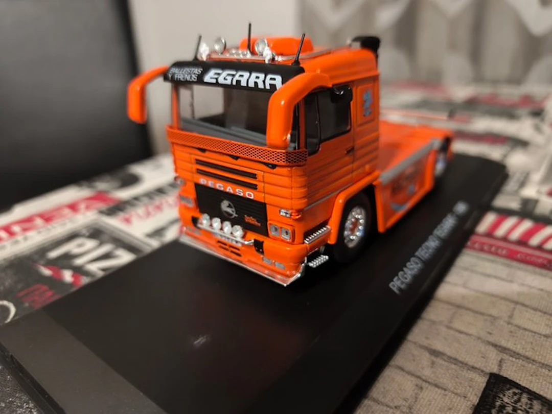 Hachette 1:43 - Model truck - Pegaso Tecno 1236 "EGARA"
