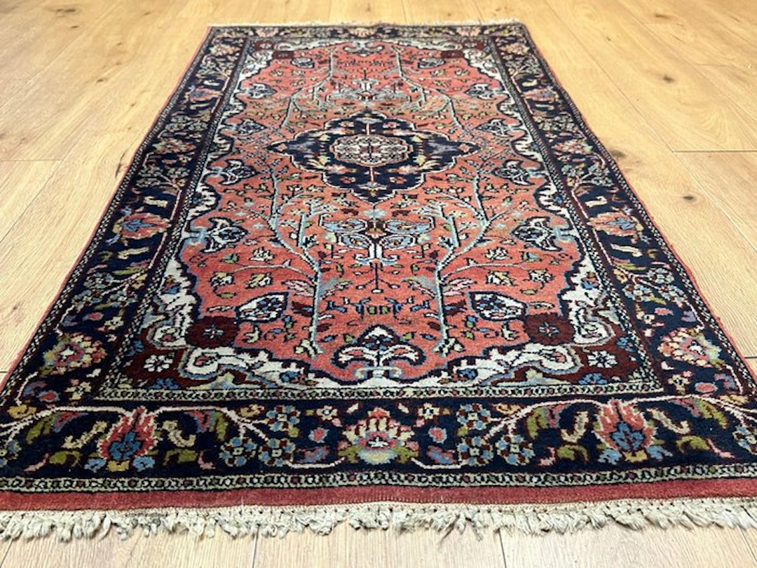 Hand-knotted Indo Ghom rug – Fine medallion design...