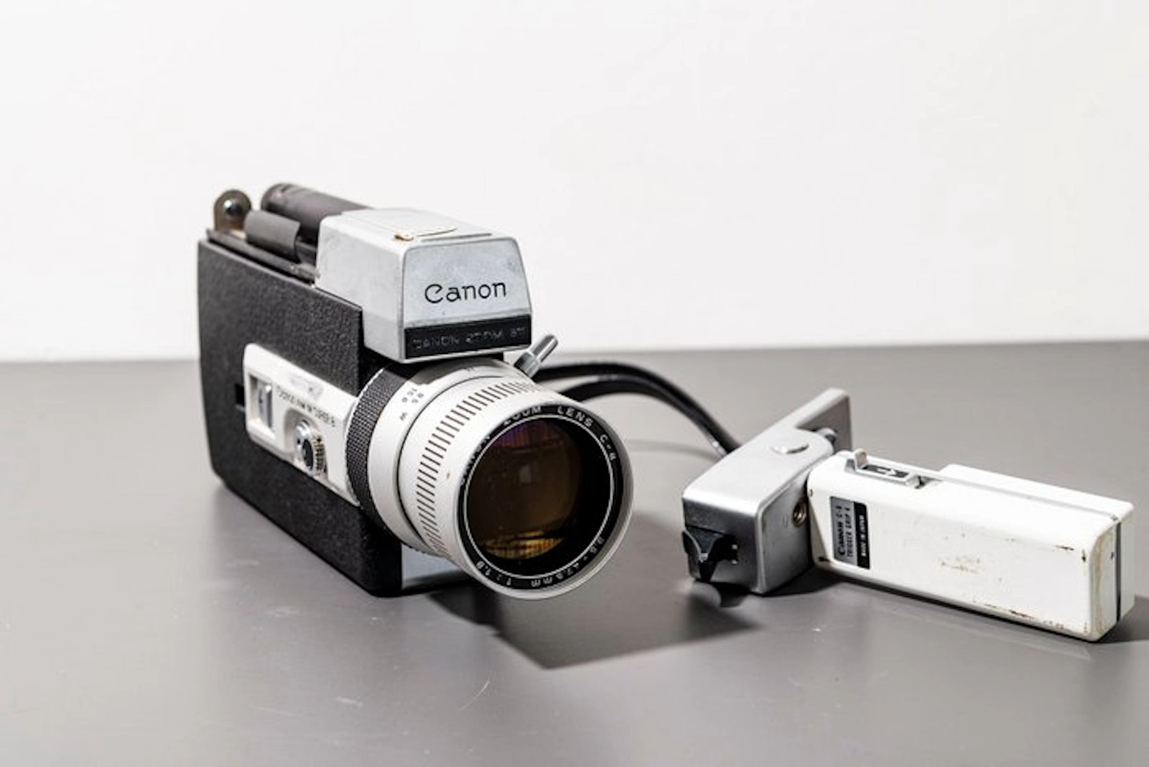Canon Zoom 518 Super 8 – 9.5–47.5mm f/1.8 + Trigger Grip...