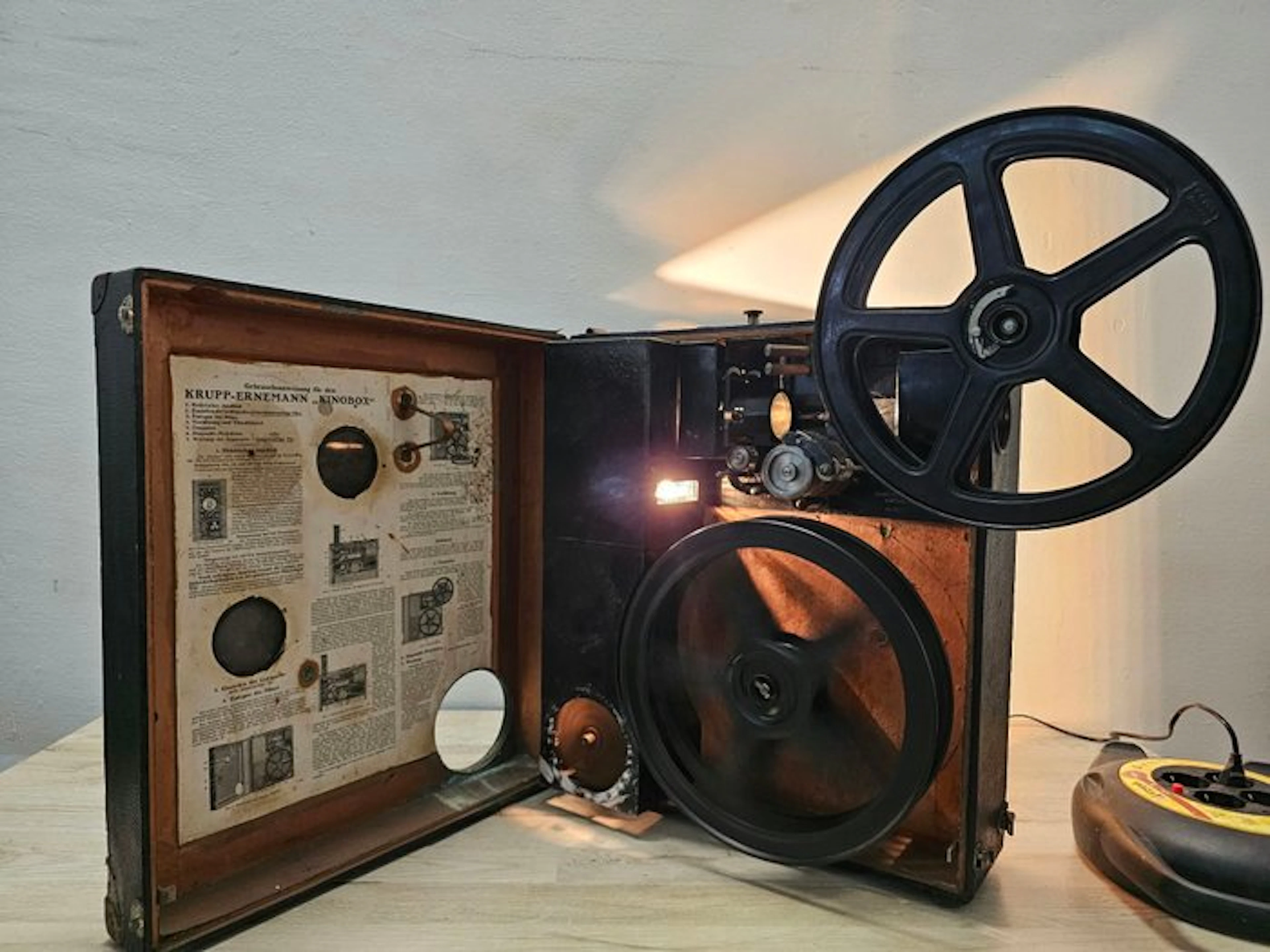 Krupp-Ernemann Kinobox Film projector