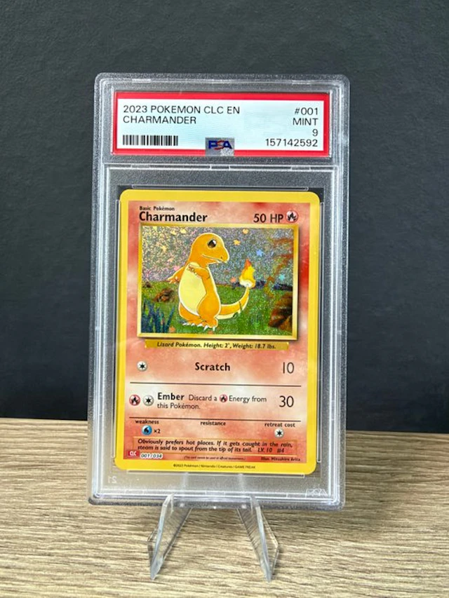 Pokémon - 1 Graded card - Charmander #001 Foil, Holo - PSA 9 - Sword & Shield