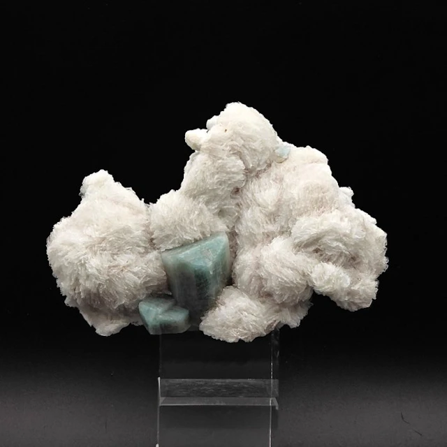Very rare amazonite with purple fluorite on Clevelandite