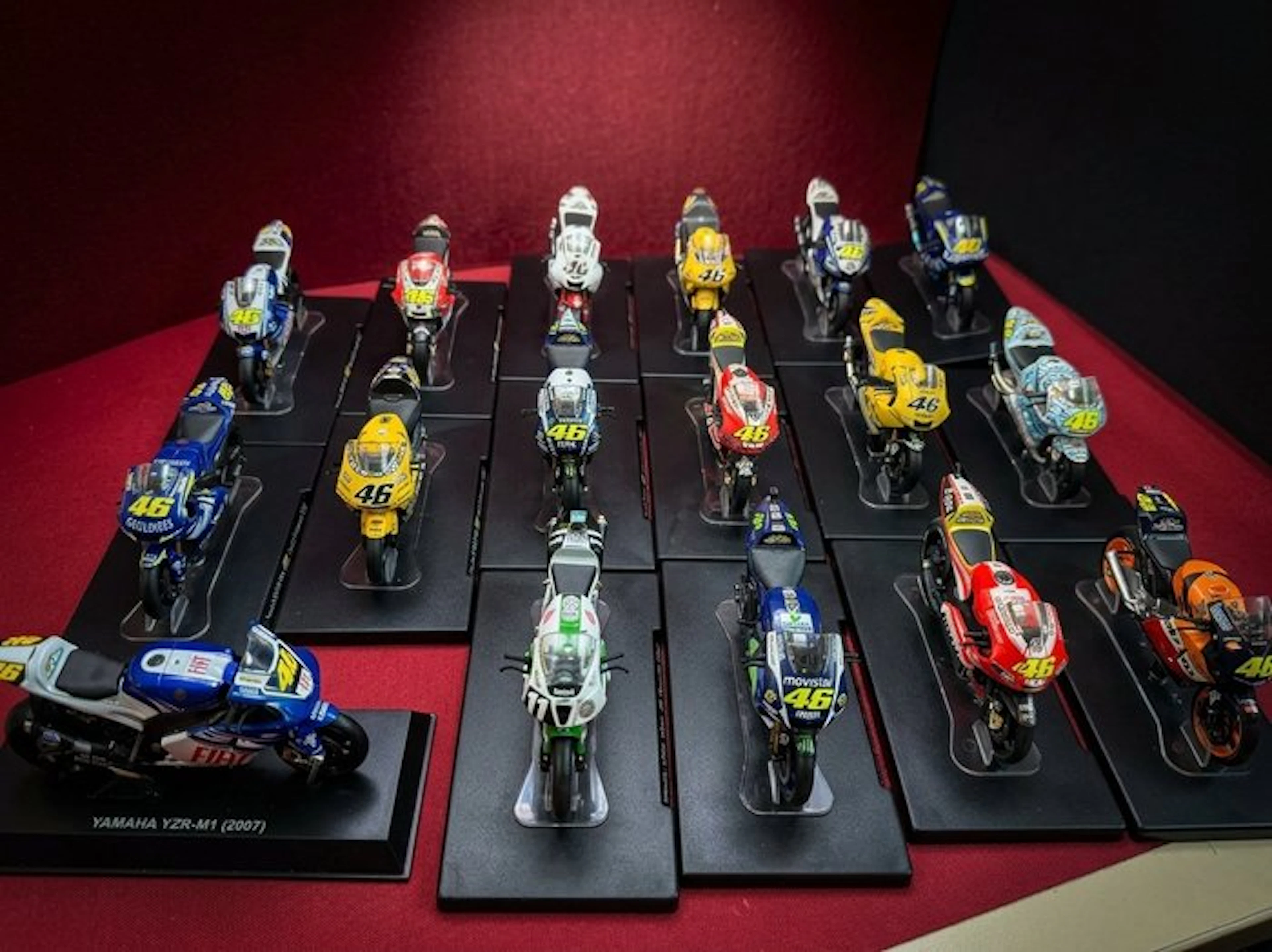 1:24 - Model motorcycle (20) - Modelli collezione Valentino Rossi moto da corsa