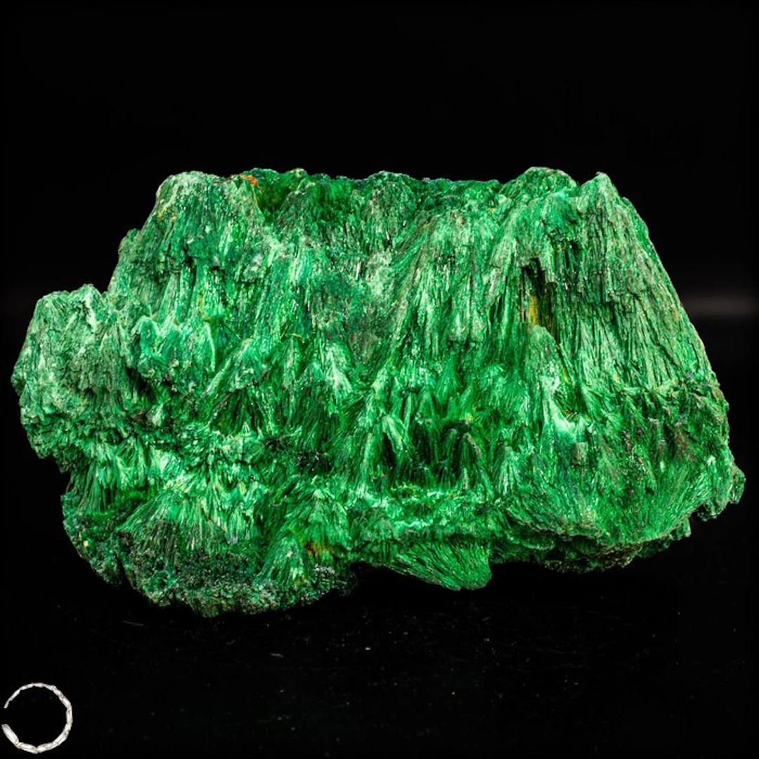 Fibrous malachite – a masterpiece of nature Crystals - Raw- 890.88 g
