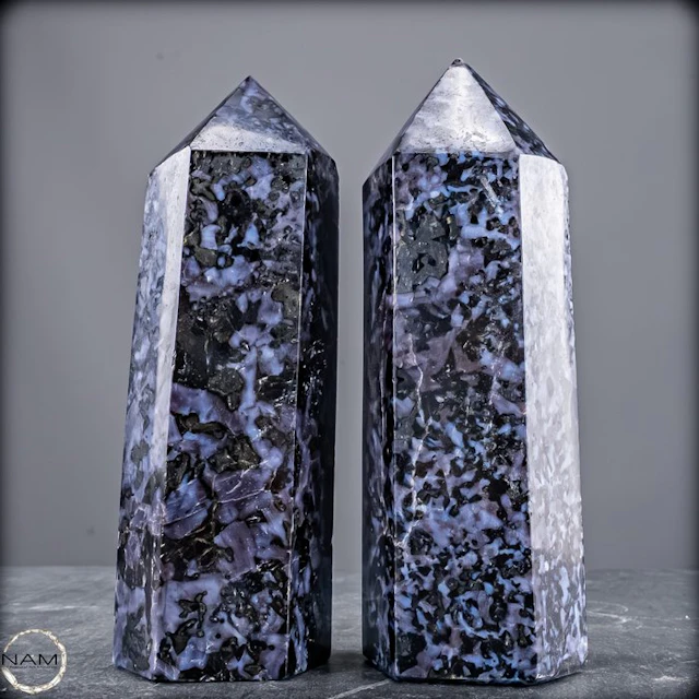 Natural Merlinit Obelisk Set – Hand-polished gemstone...