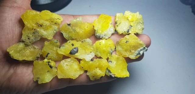 Natural yellow color Rough Brucite Crystals- 168 g - (26)