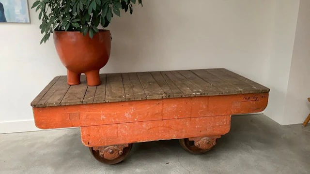 Side table - Oak - Cheese lorry from a cheese factory