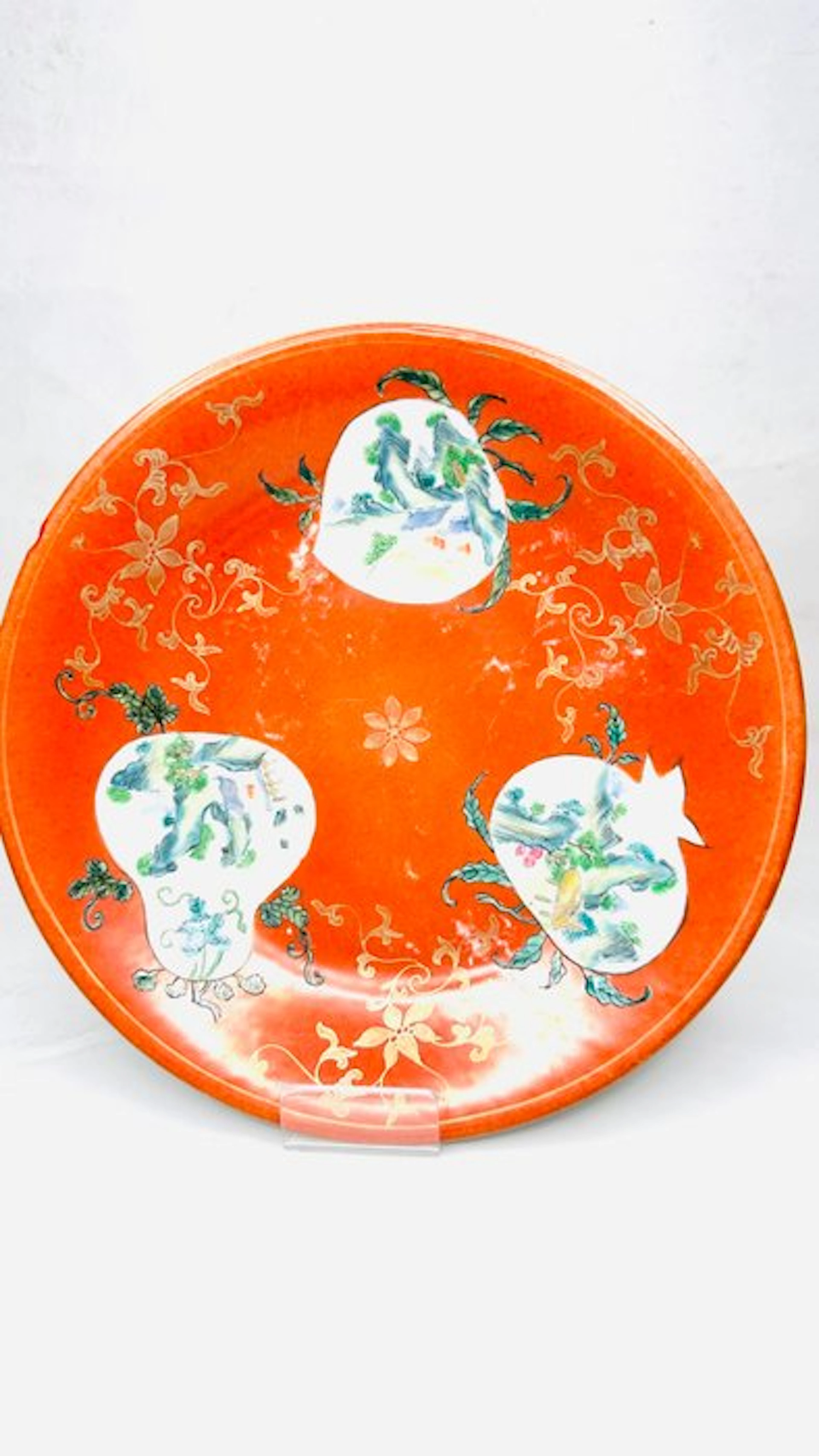 Coral-enameled porcelain plate. - China - Qing Dynasty (1644-1911)