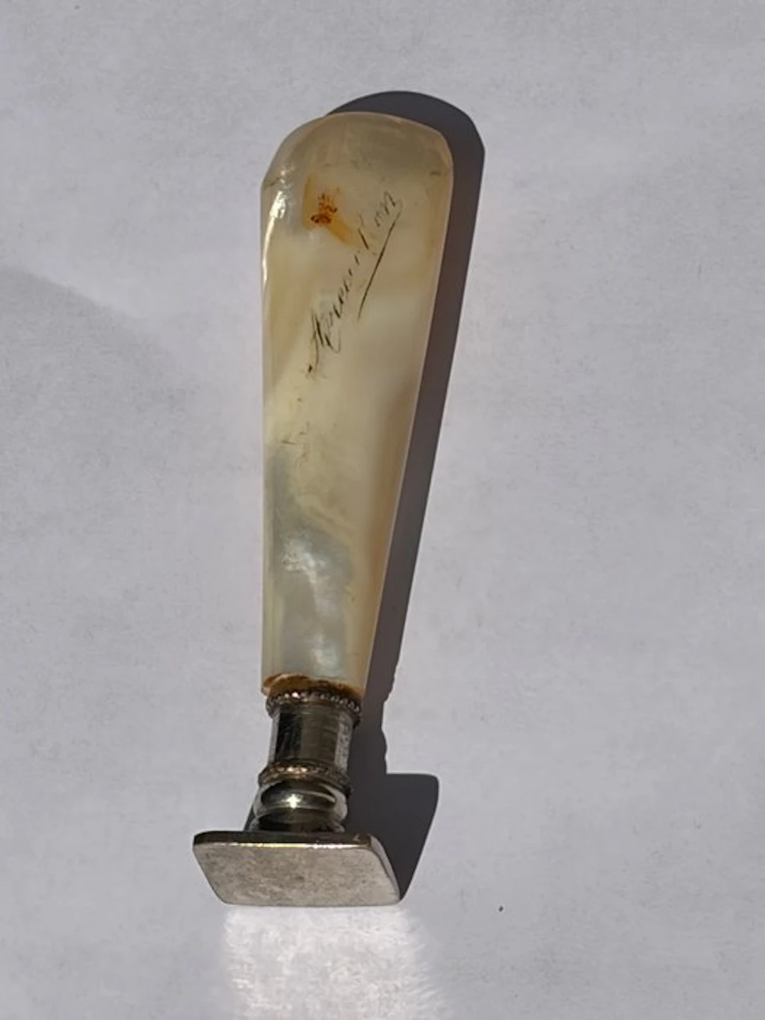 Antique wax seal in mother-of-pearl and silvered metal - France
