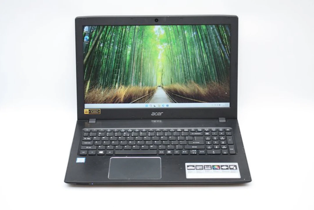 Nice 17" laptop: Acer Aspire E5-575 | Intel Core i3-6100U...