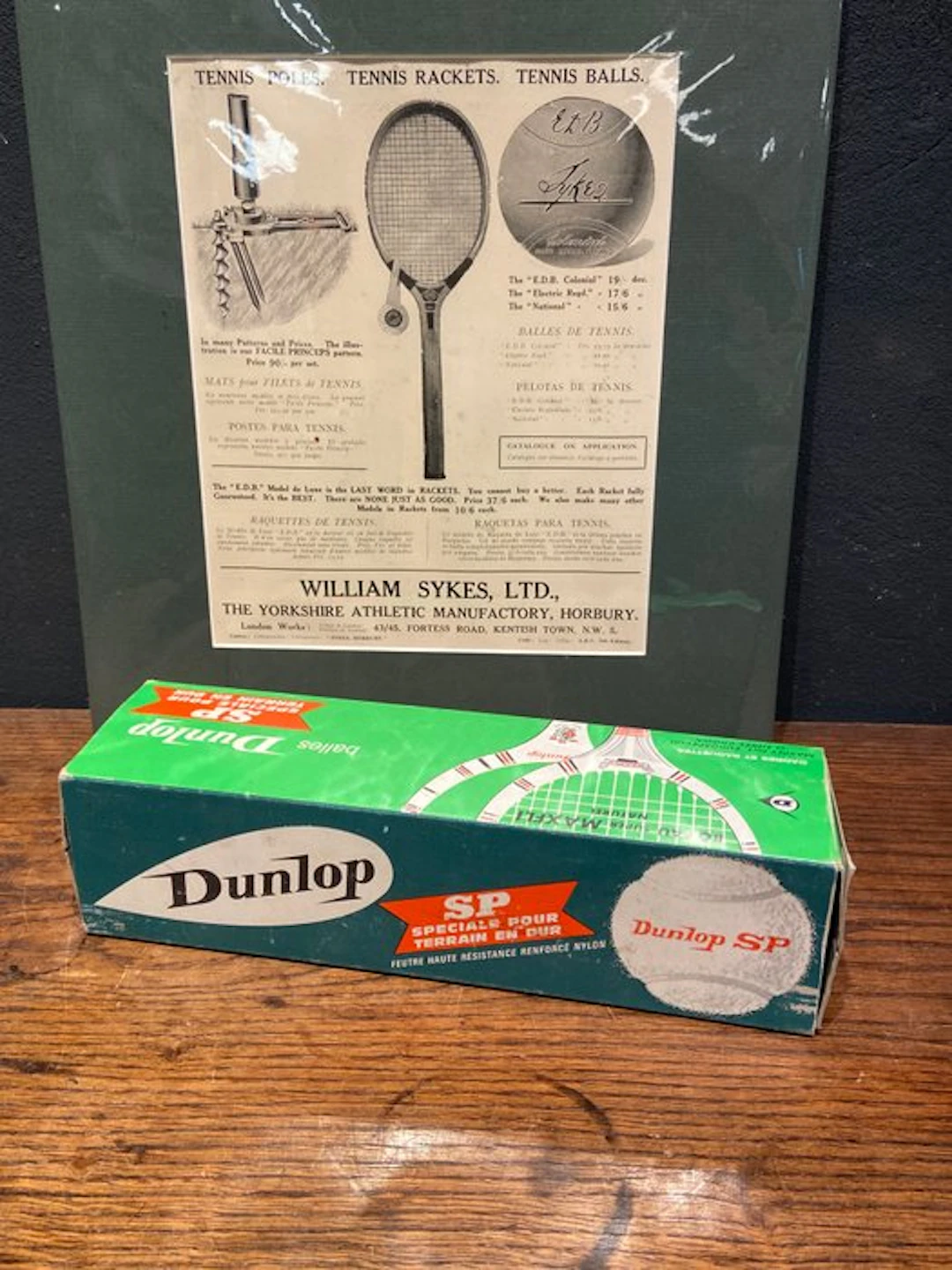 1975 - Vintage white tennis balls in original box - Dunlop
