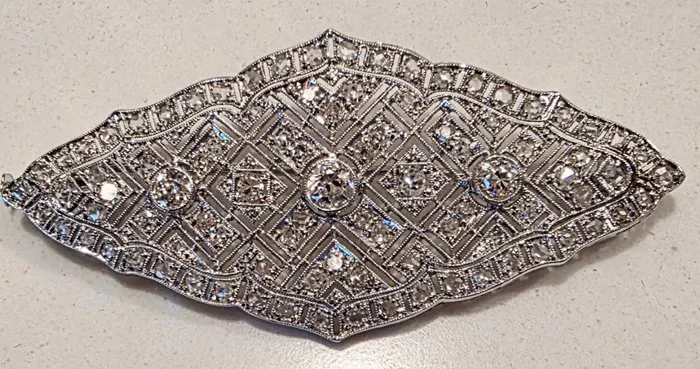 Brooch Platinum - 3.00ct. tw. Diamond (Natural) - Antique brooch.