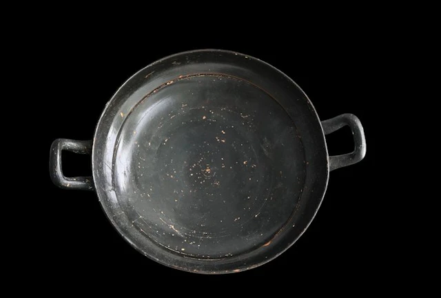 Ancient Greek Terracotta Campanian black glazed Kylix