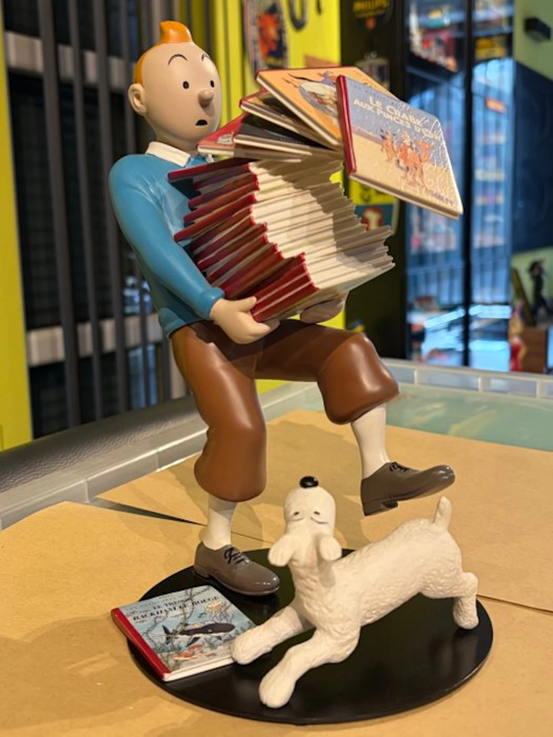 Statuette Moulinsart 46964 - Tintin tenant les albums - 1ère version - Resin