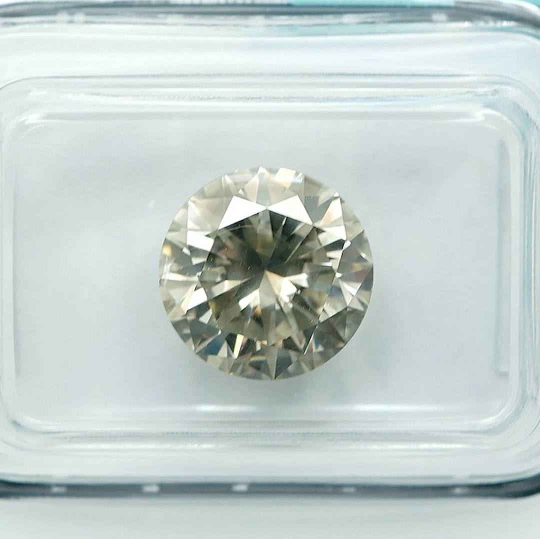 No reserve price - 1 pcs Diamond (Natural coloured)...