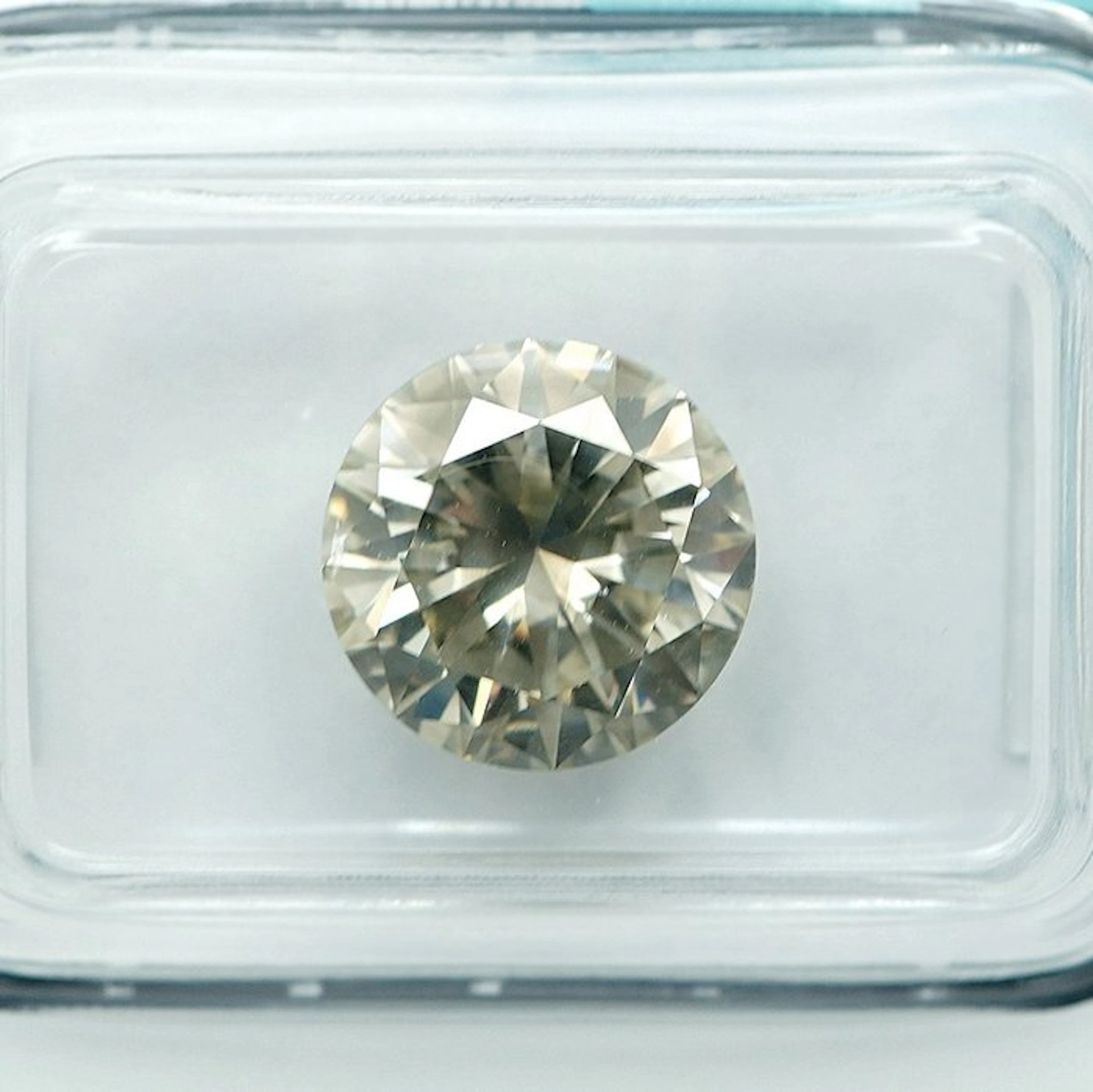 No reserve price - 1 pcs Diamond (Natural coloured)...