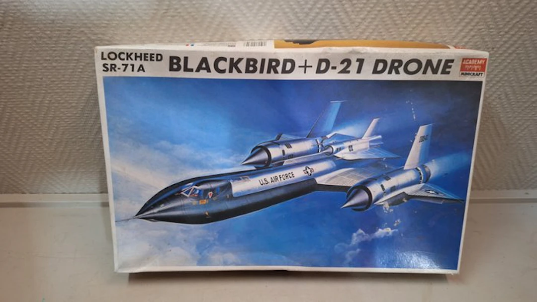 Academy 1:32 - War plane - Lockheed SR-71A Blackbird + D-21 Drone