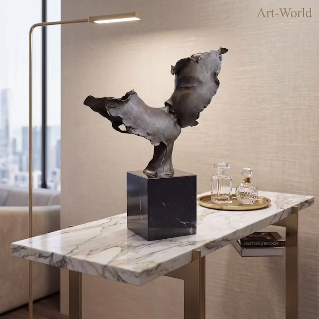 Statue, Exclusief modern standbeeld van kussende...