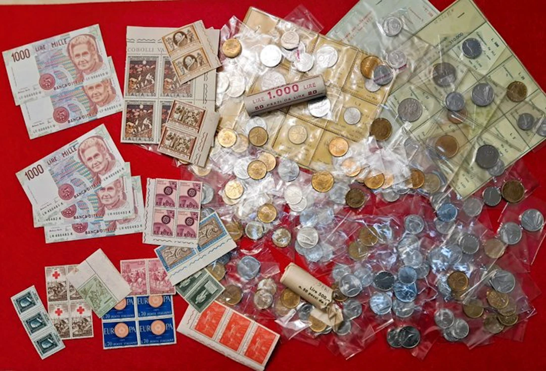 Italy. Grande lotto di oltre 250 pezzi di monete FDC