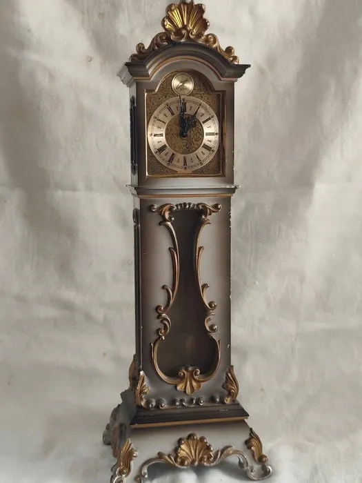 Longcase clock - Antique Bakelite - 1950-1960 - AC-powered miniature clock.