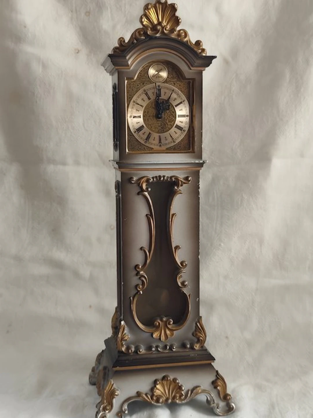 Longcase clock - Antique Bakelite - 1950-1960 - AC-powered miniature clock.