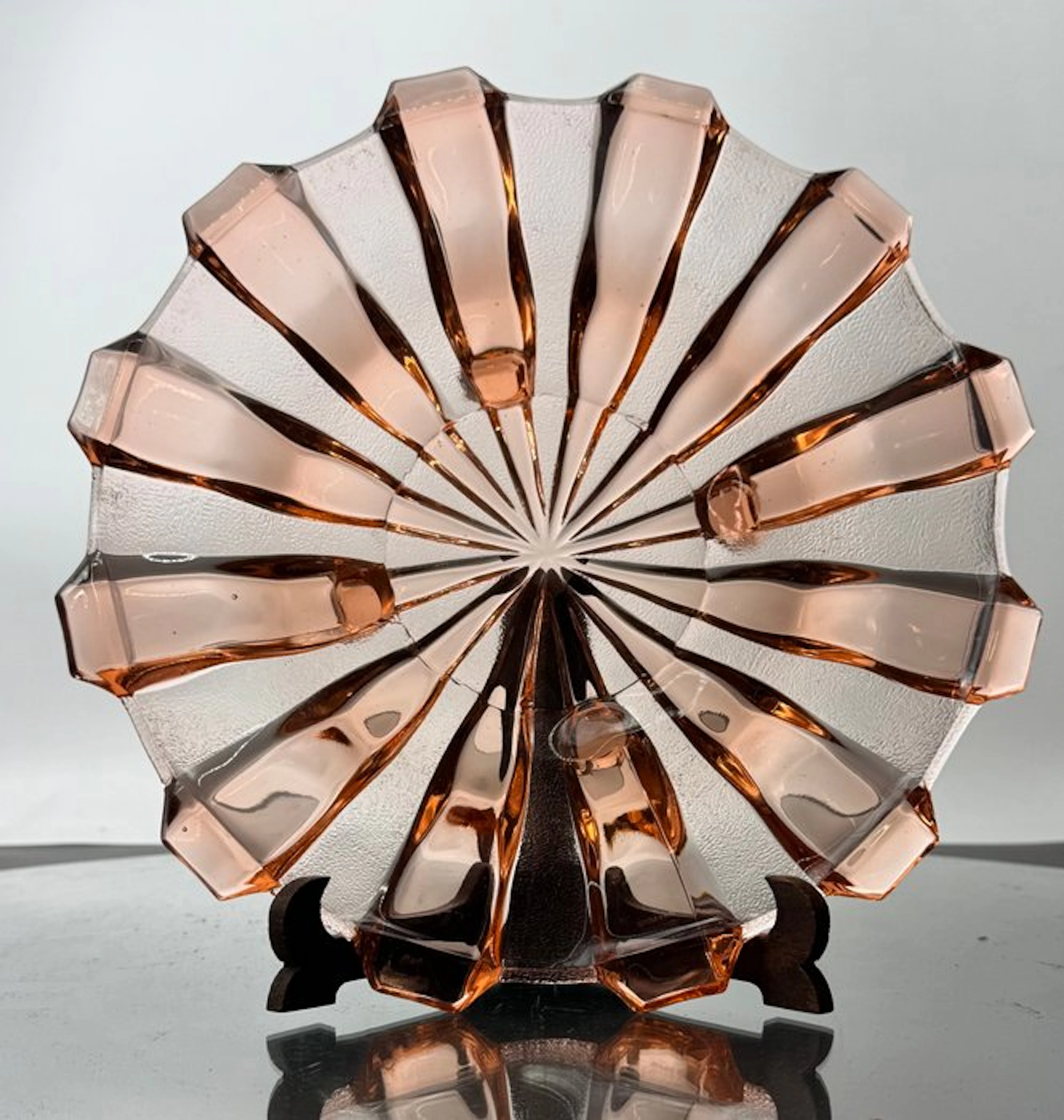 Hermanova Hut - Centrepiece - Glass - Rosaline cut