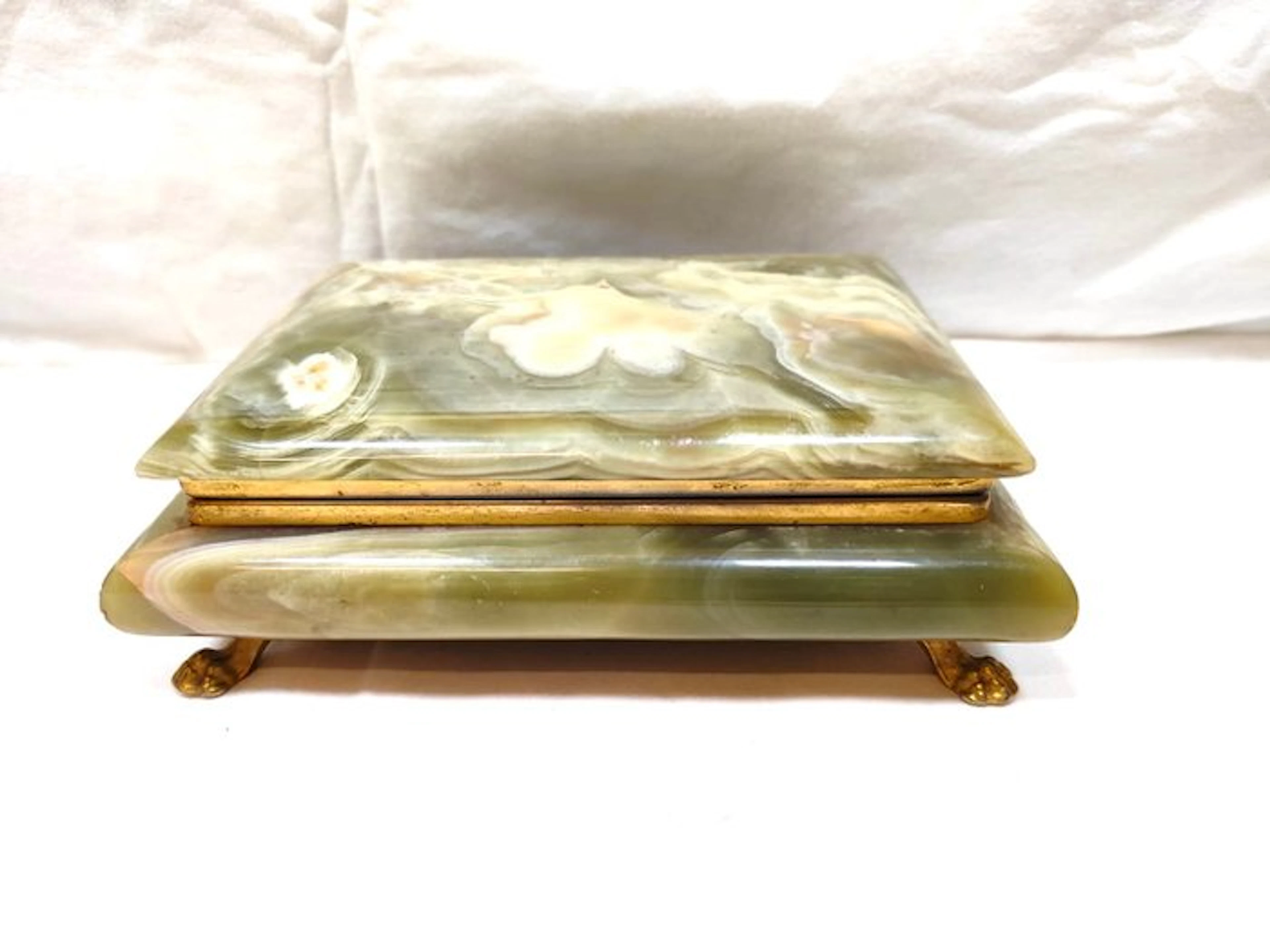 Jewellery box - Colored alabaster trinket box (weight...