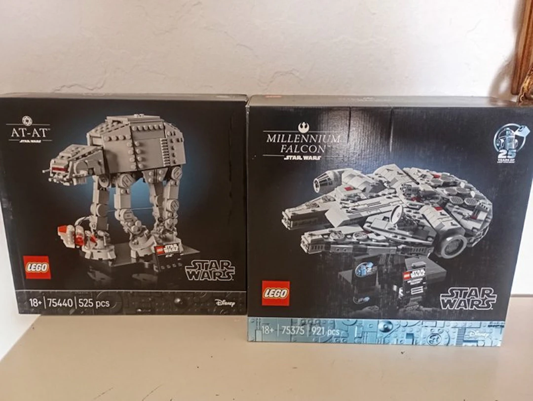 LEGO Set - Star Wars - Millennium Falcon; AT-AT