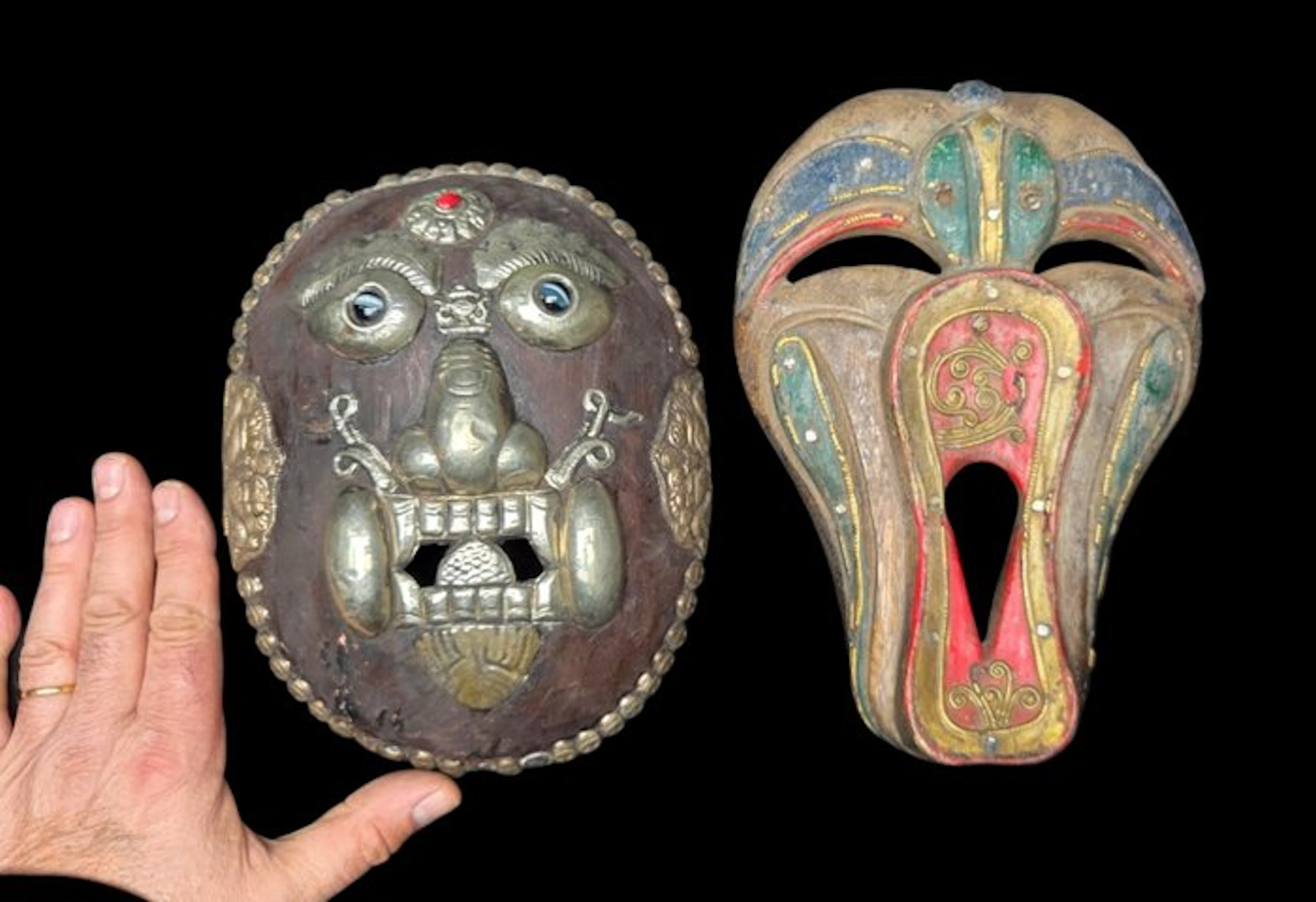 Curiosity cabinet : 2 good traditionnal wood mask from...