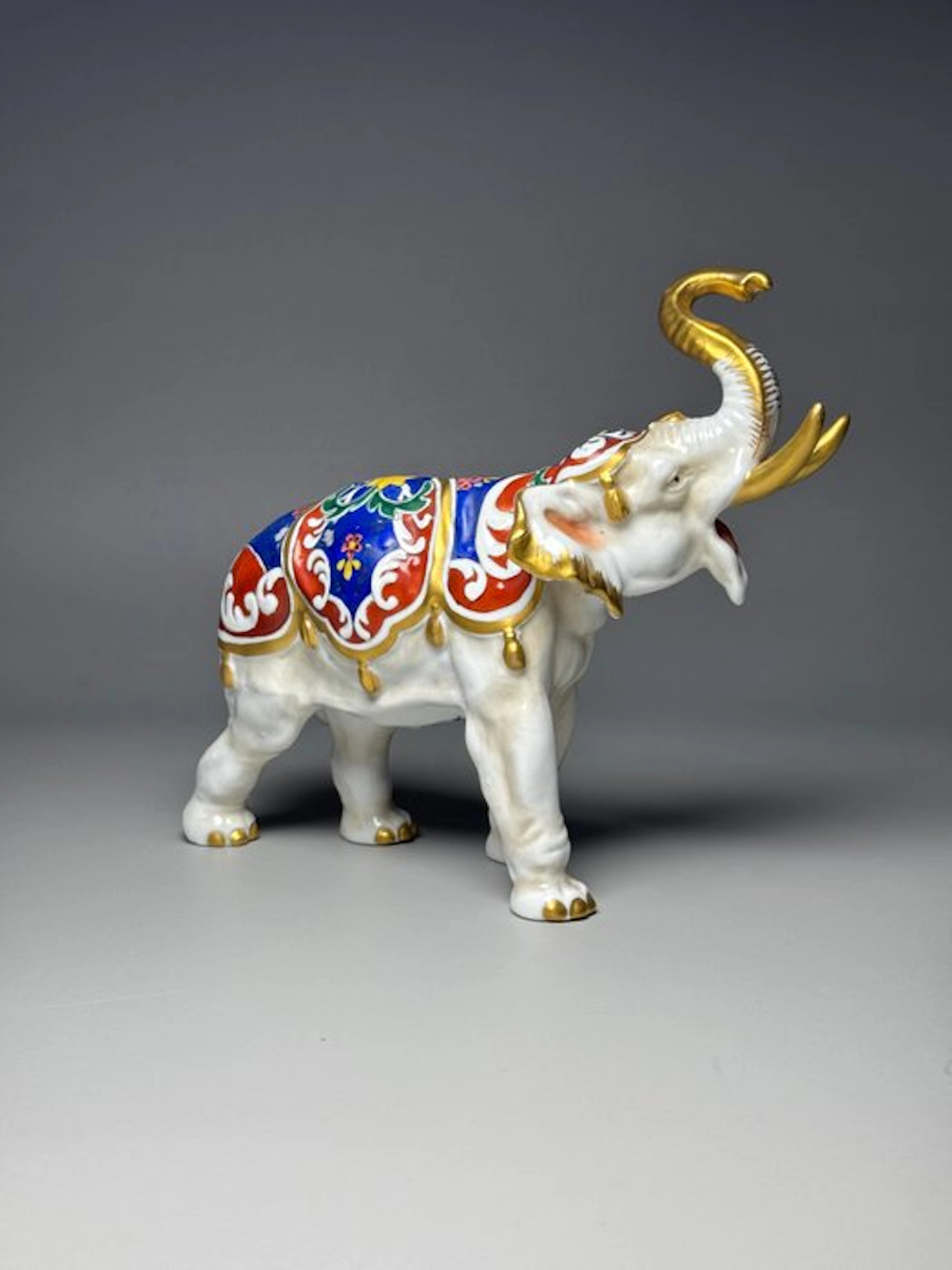 Von Schierholz Porcelain Manufactory - Figurine - An...