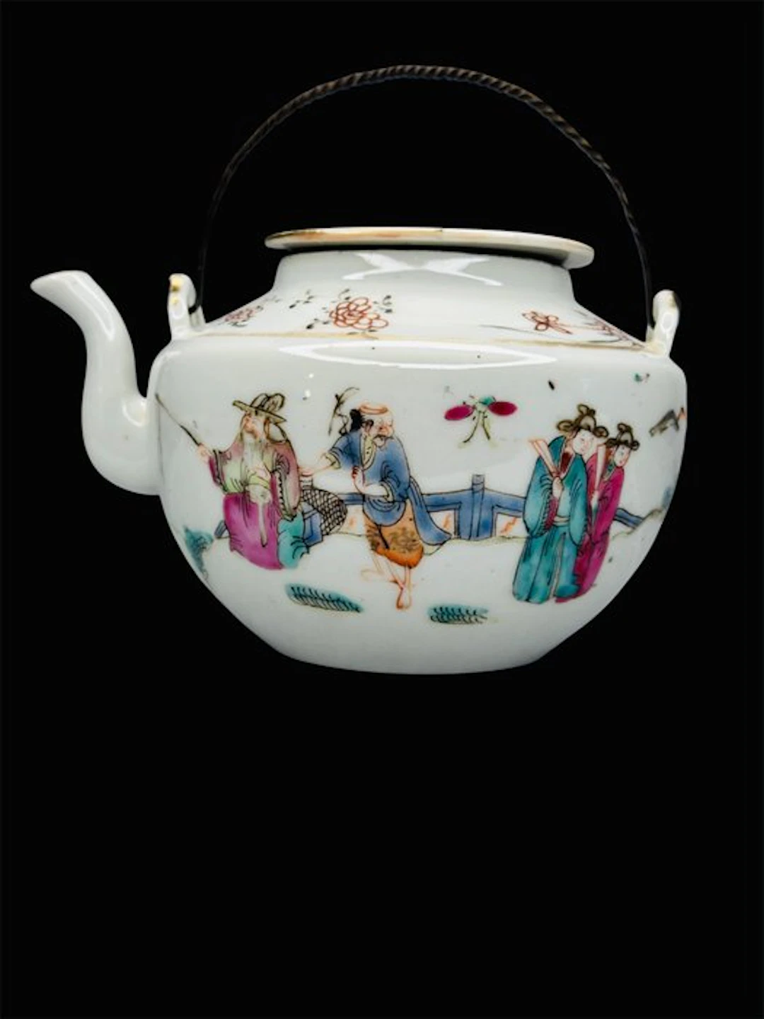 Beautiful porcelain teapot - famille rose - China - Qing Dynasty (1644-1911)