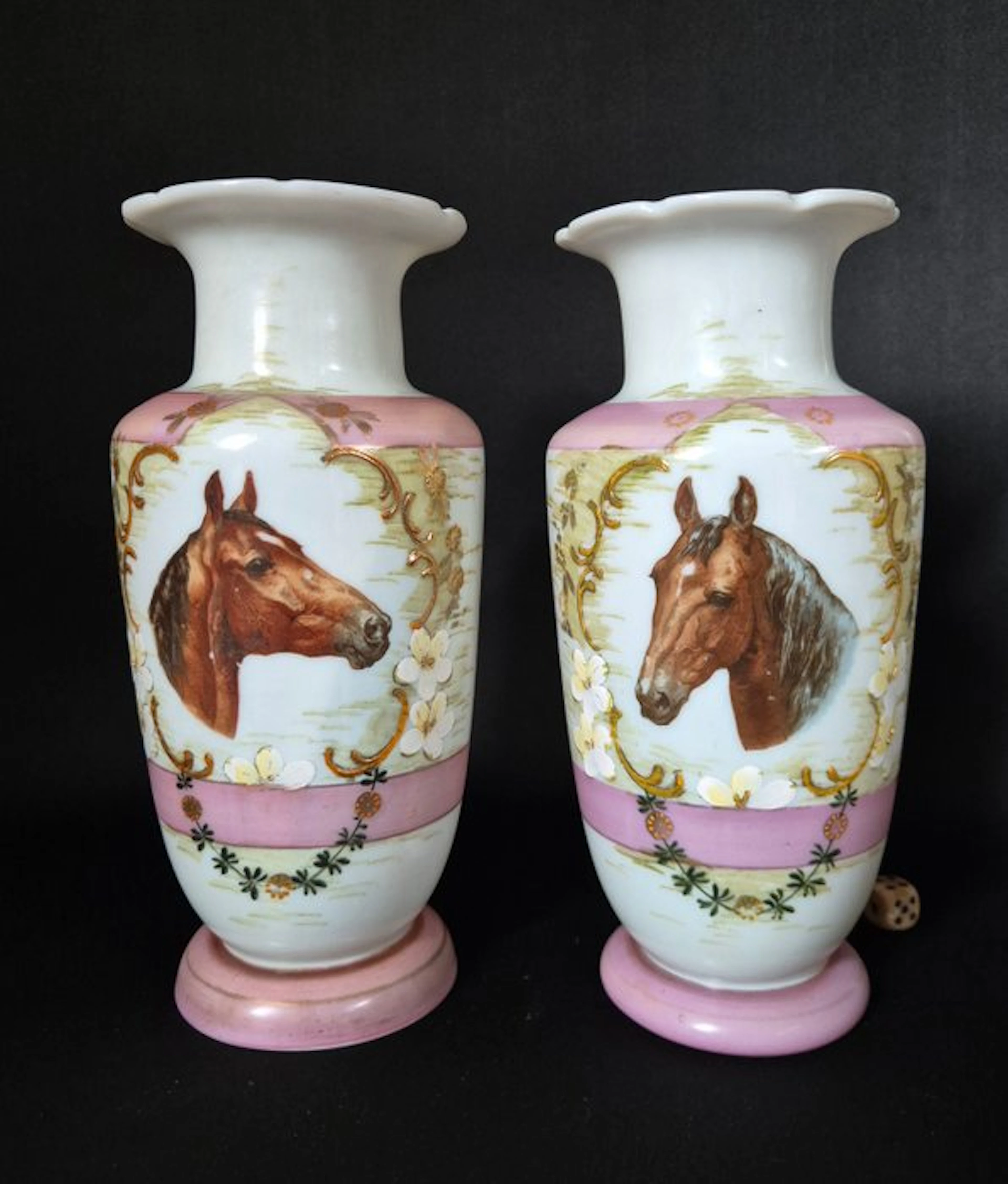 Vase (2) - milk glass - Opaline Vases with Horse