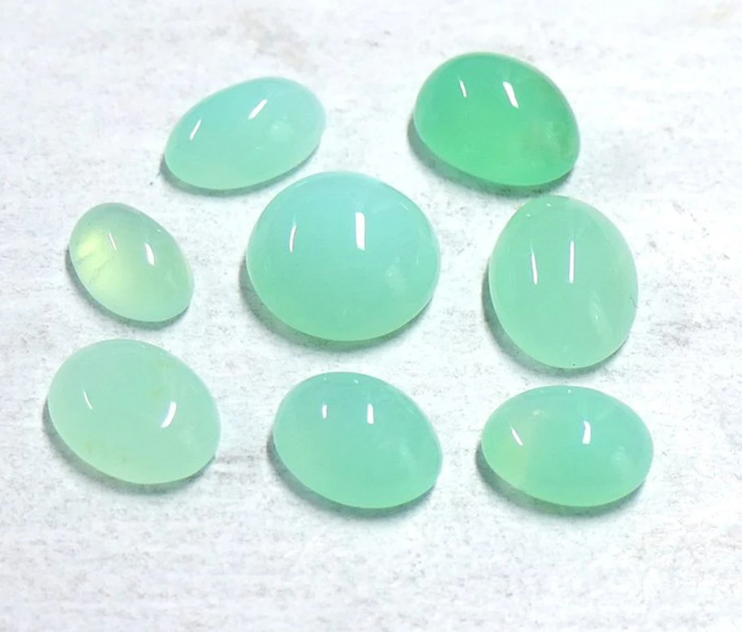 Wonderful lot of AQUA chalcedonies, 100% natural. Cabochon- 3.56 g - (8)