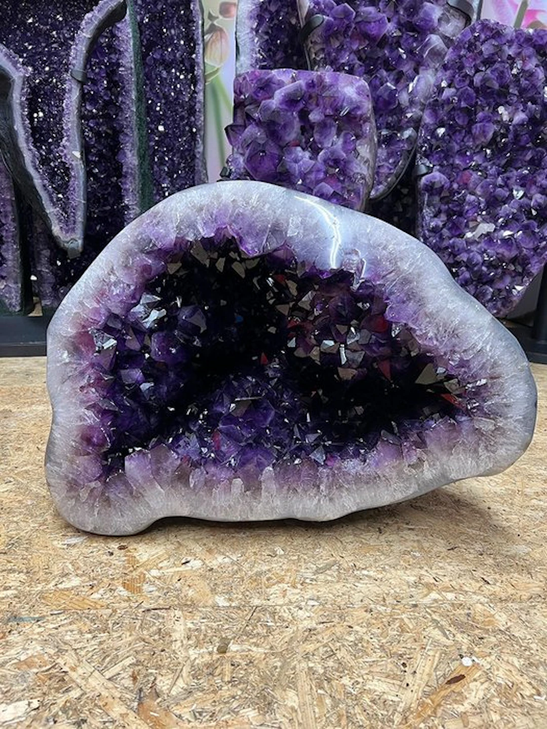 Amethyst Geode - Height: 58 cm - Width: 42 cm- 68.05 kg - (1)