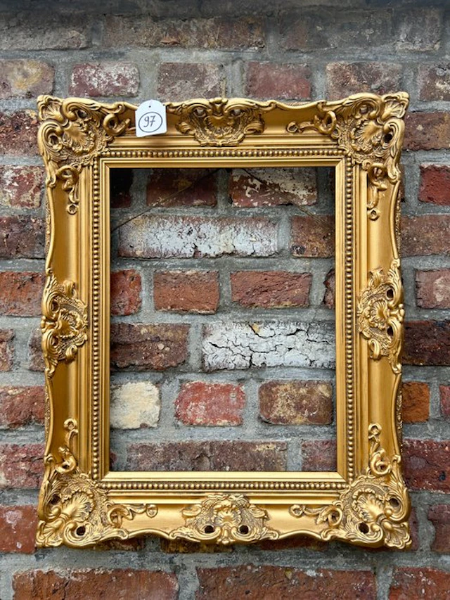Frame - 97. Very beautiful old gold-gilded picture frame. For painting 40x30 cm