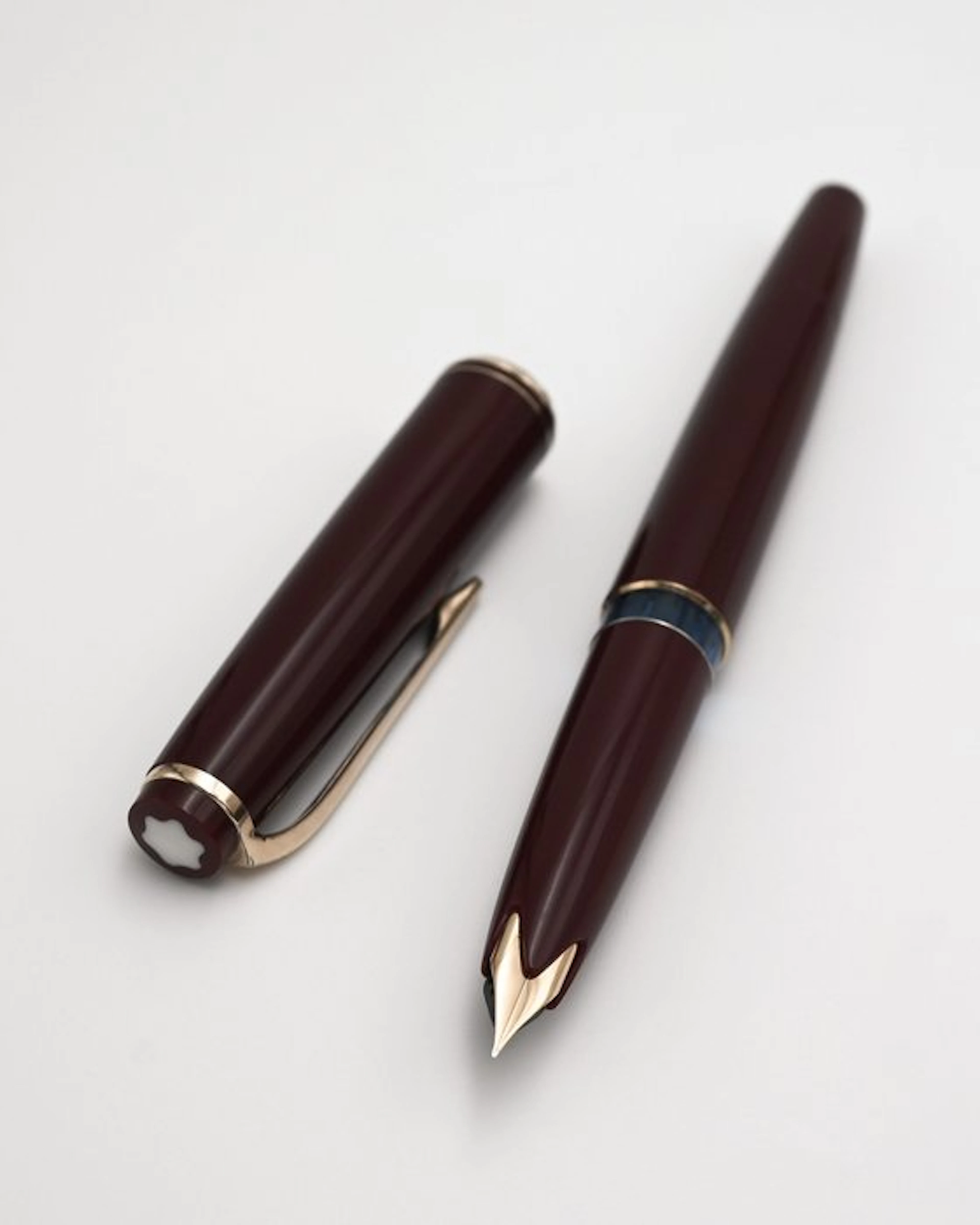 Montblanc - 24 Burgundy - Fountain pen