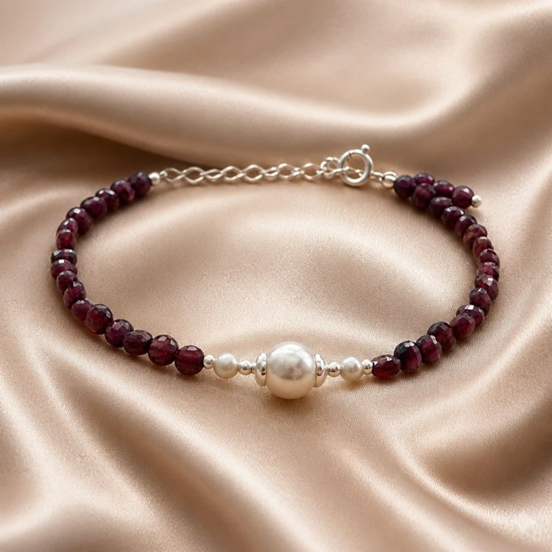 Pearl - Silver - Bracelet - Akoya pearls, garnet