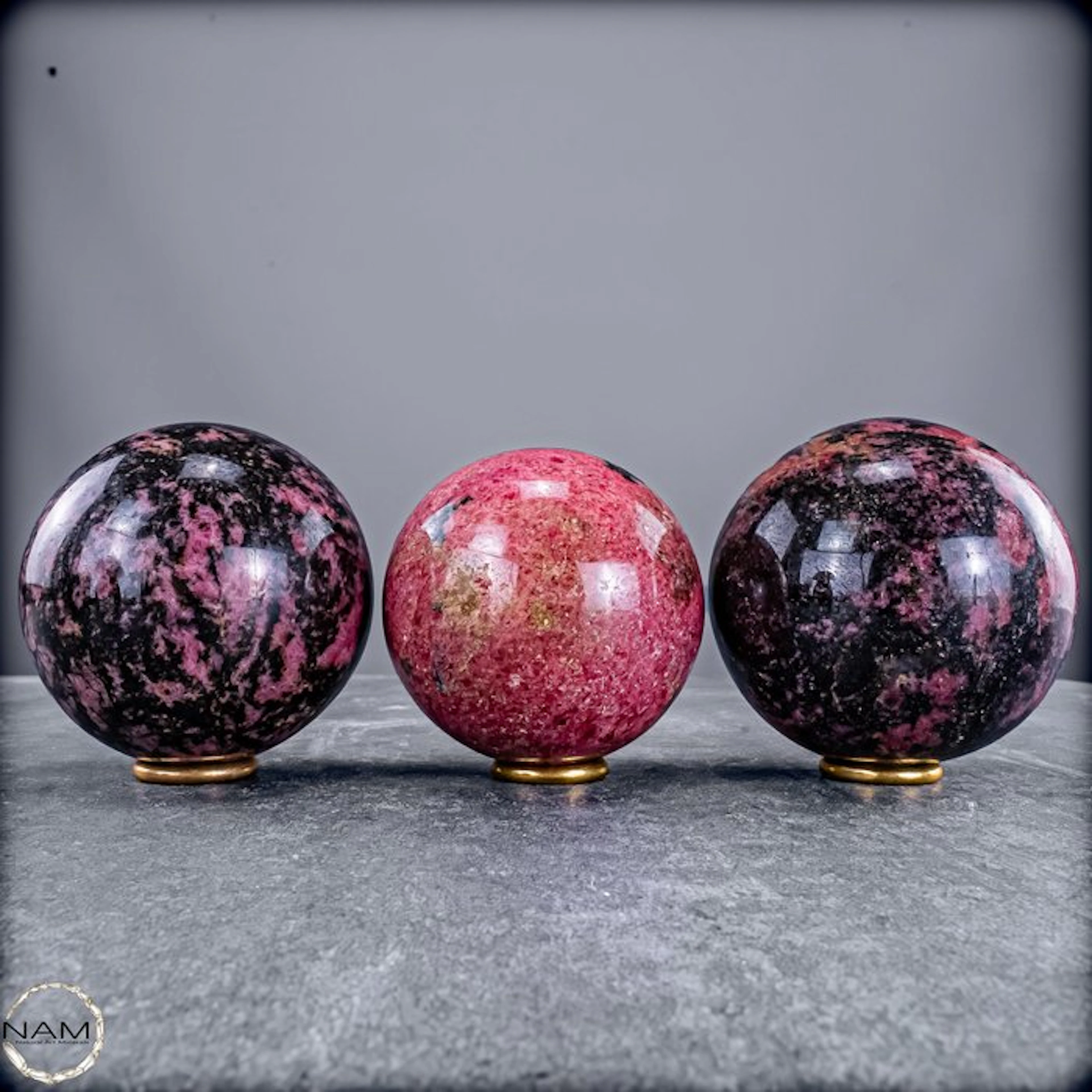 Natural rhodonite spheres – Set of three expressive specimens- 2606.97 g - (3)