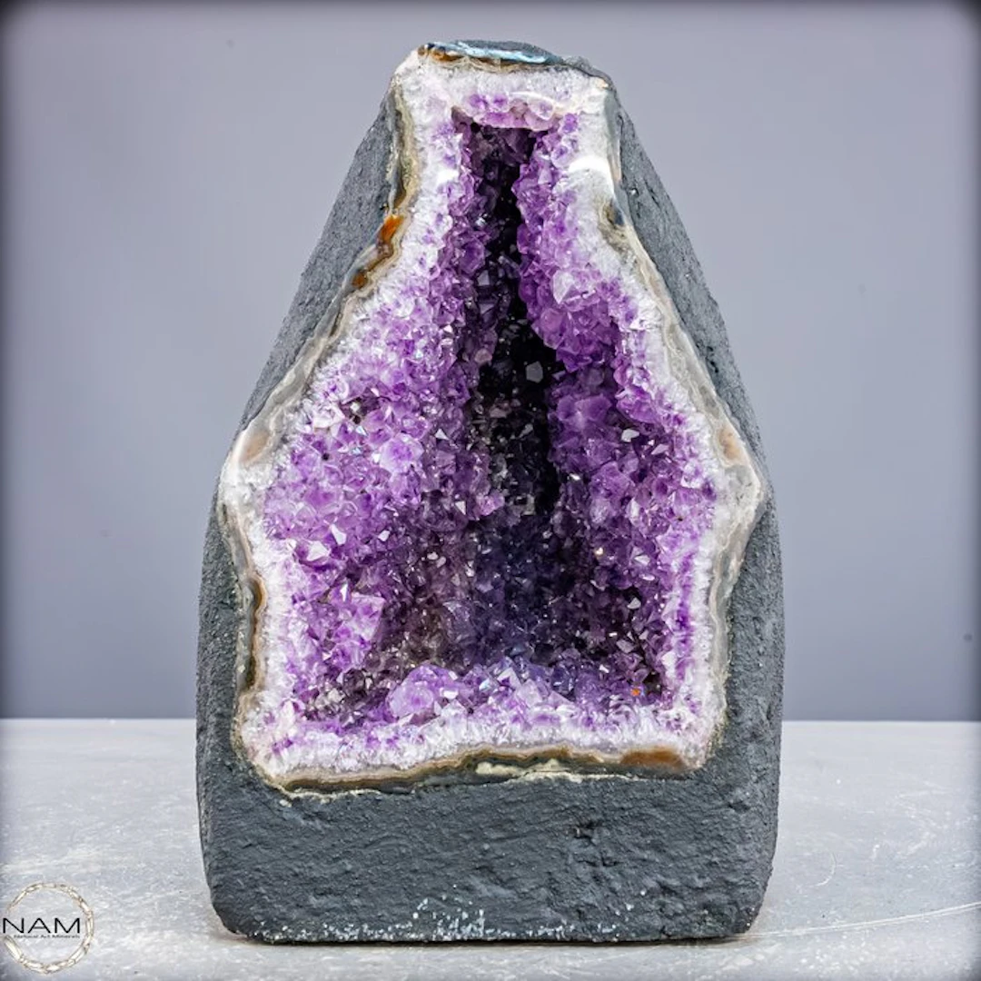 Natural amethyst druzy – an impressive natural work of art full of depth
