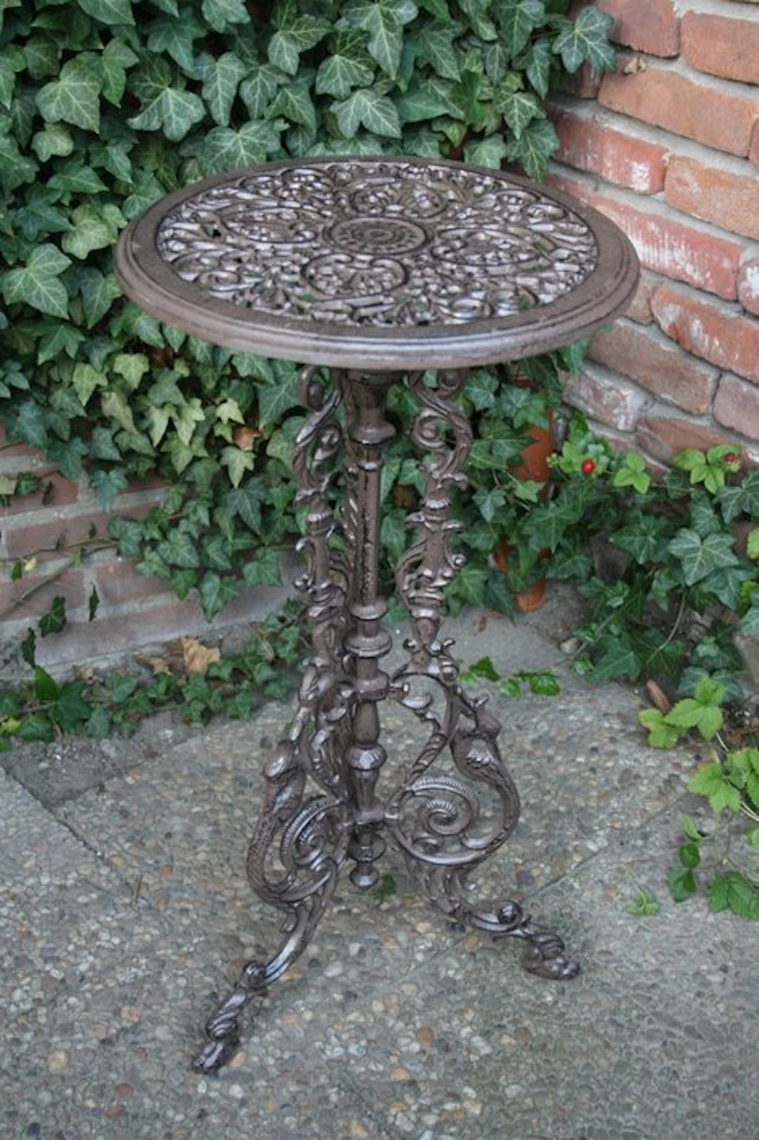 Plant table - Cast iron - Heavy garden table - 70 cm