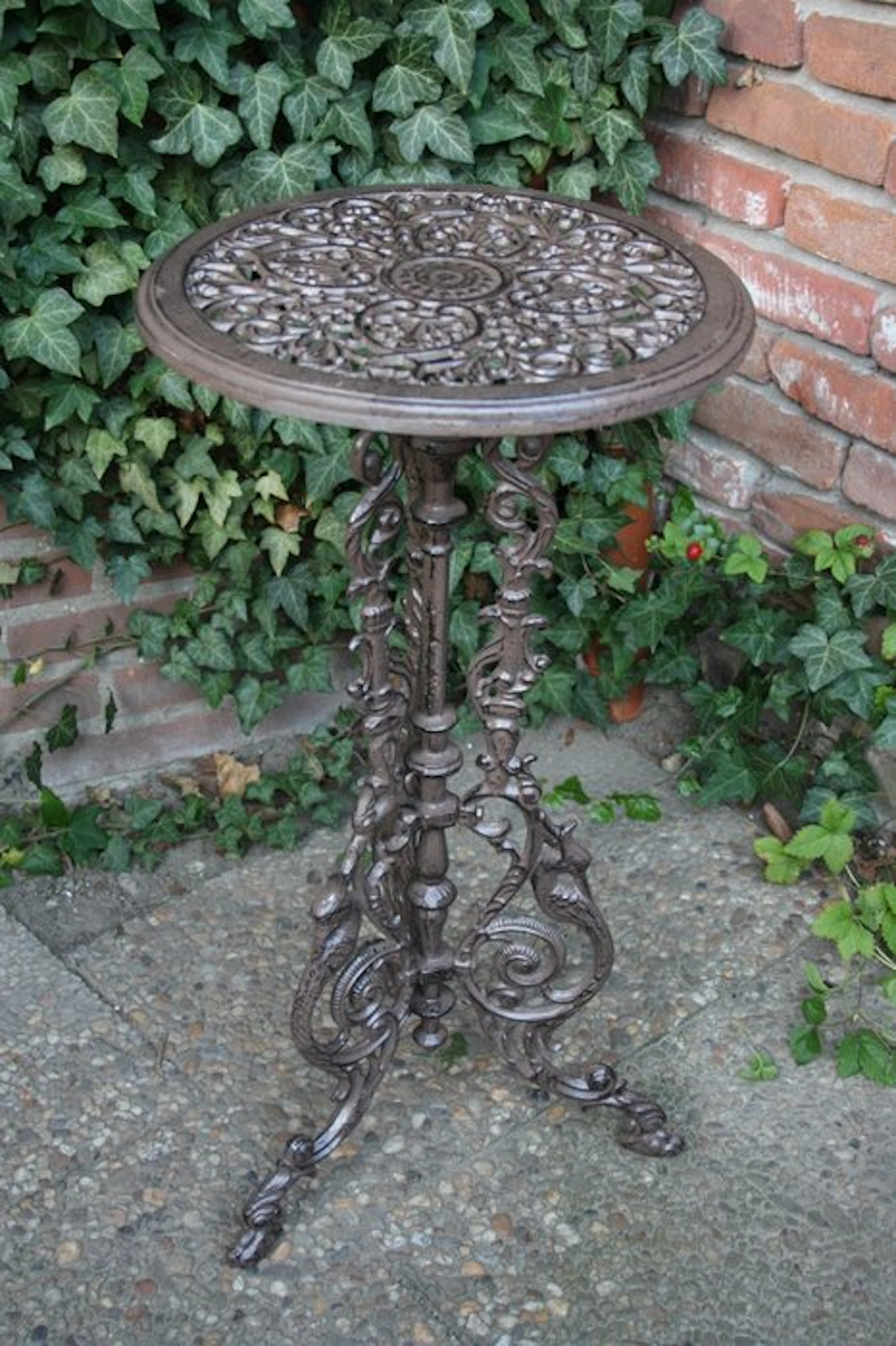 Plant table - Cast iron - Heavy garden table - 70 cm
